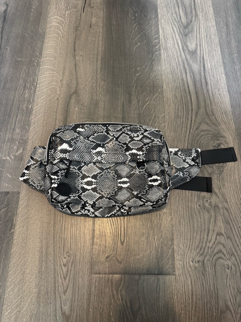 EUC Snake-Print Crossbody Belt Bag - Black/Gray Tushbaby